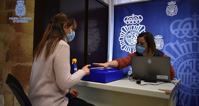 La Policía Nacional potencia el servicio de DNI móvil en Guadalajara ampliando un nuevo núcleo de cobertura en Azuqueca de Henares