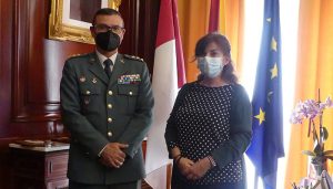 La subdelegada del Gobierno recibe al coronel Segura, que deja la Comandancia de la Guardia Civil de Guadalajara para incorporarse a su nuevo destino