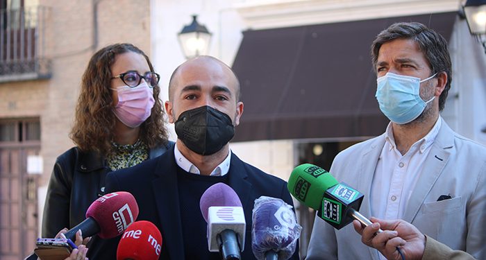 Las farolas fernandinas vuelven para recuperar ‘la esencia’ del Casco Histórico de Guadalajara 1 Las farolas fernandinas vuelven para recuperar ‘la esencia’ del Casco Histórico de Guadalajara