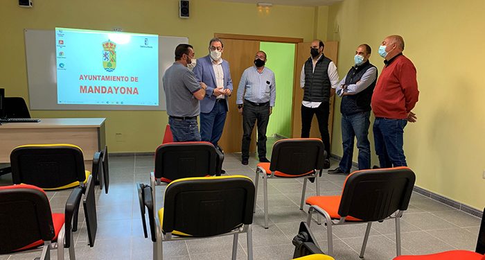 Robles visita el espacio de coworking de Mandayona que abre nuevas posibilidades para la generación de empleo en el municipio 1 Robles visita el espacio de coworking de Mandayona que abre nuevas posibilidades para la generación de empleo en el municipio