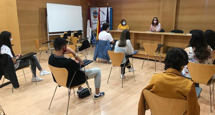 Simón se reúne con participantes del Foro Joven para “tener en cuenta sus opiniones” en los futuros proyectos municipales de dinamización juvenil