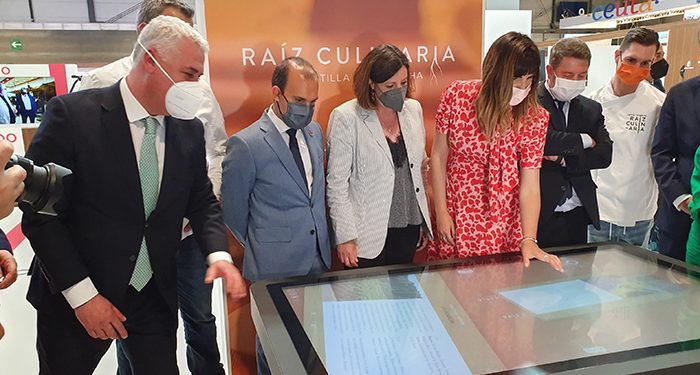 Vega: “Trabajamos para recuperar el turismo, que va ligado a la vida y los servicios en nuestros pueblos” 1 Vega “Trabajamos para recuperar el turismo, que va ligado a la vida y los servicios en nuestros pueblos”