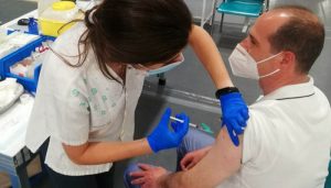 Alberto Rojo tiene un recuerdo especial al ser vacunado contra el covid