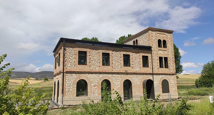 El Colegio Oficial de Arquitectos de Castilla La Mancha se adhiere a la agrupación de defensa del ferrocarril 'Pueblos con el tren' de Cuenca 1 Apeadero de La Melgosa, en rehabilitacion actualmente (2)