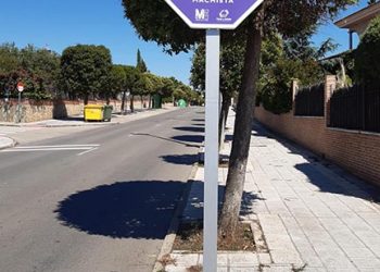 Cabanillas dice «STOP» a la violencia machista, con señales de tráfico en sus entradas