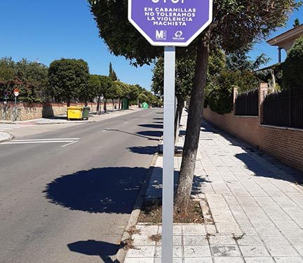 Cabanillas dice «STOP» a la violencia machista, con señales de tráfico en sus entradas 1 Cabanillas dice «STOP» a la violencia machista, con señales de tráfico en sus entradas