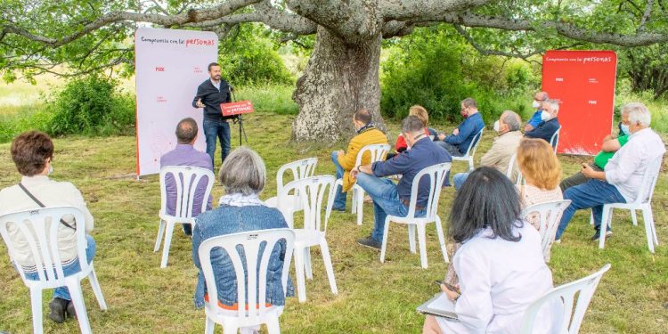 El PSOE carga de nuevo contra el PP por el agua : “Con una mano firma el pacto para defender el agua de esta región y con la otra vota para que se la sigan llevando"