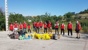 Cruz Roja Cuenca se moviliza contra la basuraleza y limpia la zona baja de la Fuente del Oro