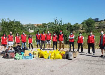 Cruz Roja Cuenca se moviliza contra la basuraleza y limpia la zona baja de la Fuente del Oro