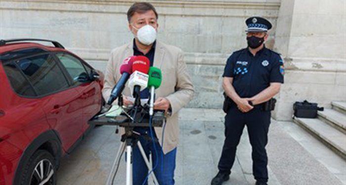 Dolz califica de “inadmisibles” los botellones y el vandalismo de este fin de semana, afirmando que “va a ser perseguido con toda la contundencia”