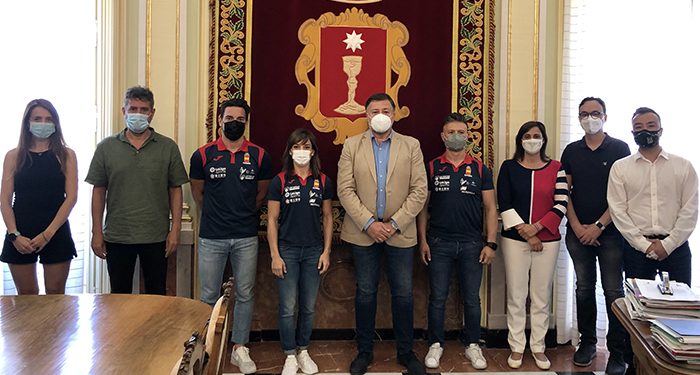 dolz recibe a los campeones del mundo de karate sandra sanchez y damian quintero