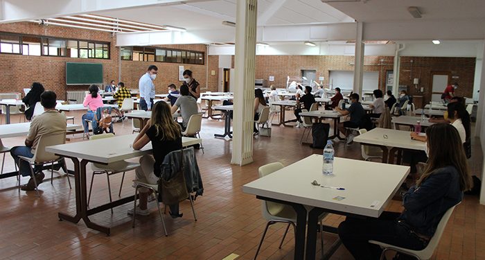 El 67,2 por ciento de los llamados a ocupar una de las 1.207 plazas de Enseñanzas Medias han participado este sábado en el proceso de oposición