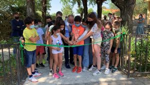El aula del Centro Rural Agrupado ´La Encina´ de Cogolludo gana en seguridad con la instalación de un nuevo vallado perimetral