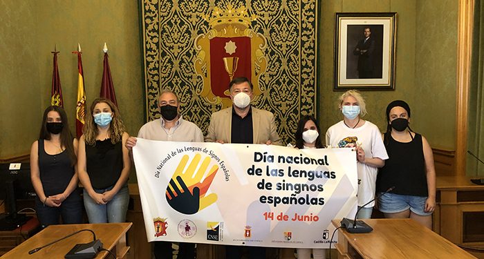 El Ayuntamiento de Cuenca se suma a la conmemoración del Día Nacional de las Lenguas de Signos Españolas 1 El Ayuntamiento de Cuenca se suma a la conmemoración del Día Nacional de las Lenguas de Signos Españolas