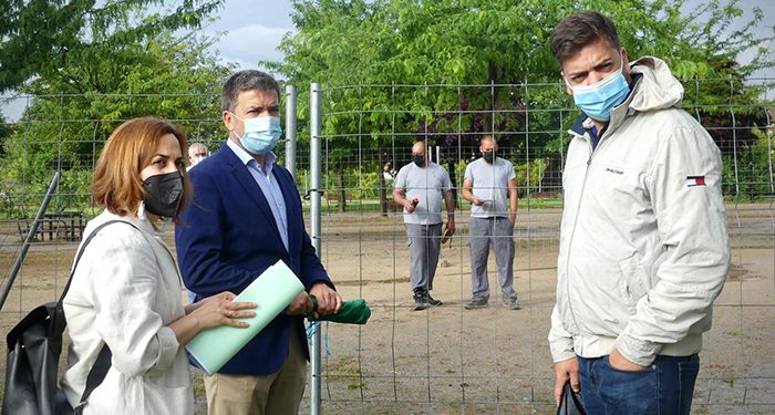 El Ayuntamiento de Guadalajara instala equipamiento deportivo en el parque de la Olmeda para practicar calistenia