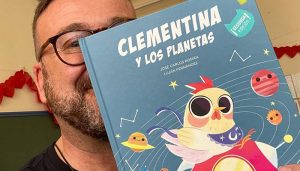 El escritor infantil José Carlos Román dedica su último libro «a los niños y niñas de Cabanillas»