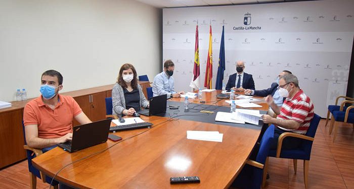 El Gobierno regional asesora a más de 900 empresas y personas trabajadoras autónomas acerca de la convocatoria de ayudas directas a la solvencia empresarial 1 El Gobierno regional asesora a más de 900 empresas y personas trabajadoras autónomas acerca de la convocatoria de ayudas directas a la solvencia empresarial