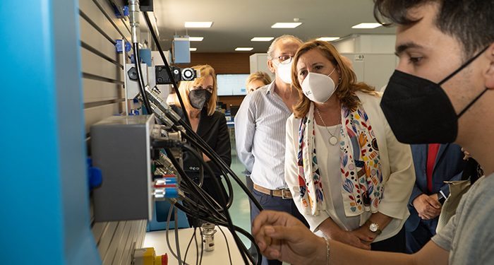 El Gobierno regional destinará más de 730.000 euros para crear 13 aulas de tecnología aplicada en centros de FP de la Comunidad Autónoma