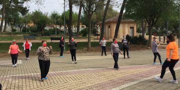 El Gobierno regional inicia el programa ‘Hábitos saludables al aire libre’ para las y los usuarios de los centros de mayores