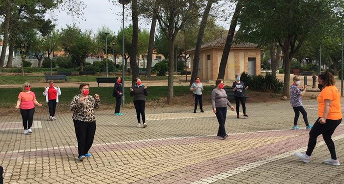 El Gobierno regional inicia el programa ‘Hábitos saludables al aire libre’ para las y los usuarios de los centros de mayores