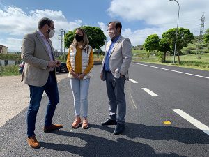 El Gobierno regional realiza trabajos de acondicionamiento en la carretera que une Sigüenza con el polígono industrial ´Los Llanillos´