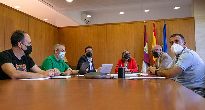 El Gobierno regional repartirá 36.350 mascarillas y otros elementos de material sanitario para garantizar la salud en las oposiciones de Enseñanzas Medias 1 El Gobierno regional repartirá 36.350 mascarillas y otros elementos de material sanitario para garantizar la salud en las oposiciones de Enseñanzas Medias