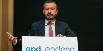 El Gobierno regional traslada al sector empresarial su apuesta por las renovables para atraer inversiones