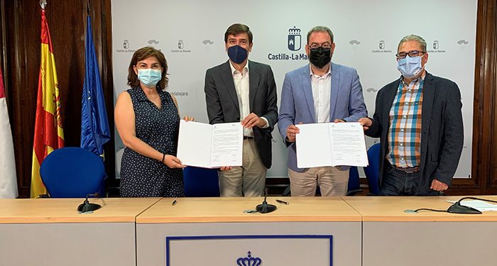 El Gobierno regional y Tráfico renuevan el protocolo que permite a las Oficinas Comarcales Agrarias prestar servicio de registro y admisión de documentos