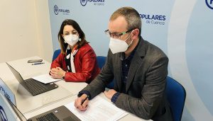 El PP afea a Chana que secunde la subida de la luz, que las autovías sean de pago y que esté de acuerdo con los indultos