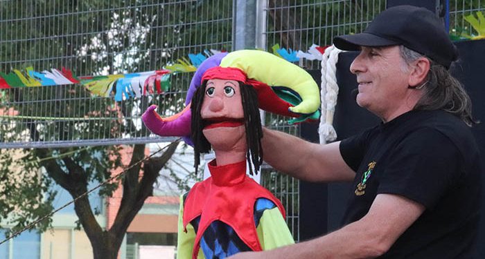 El verano cultural de Cabanillas arranca con mucho público en el estreno del «Titirinillas»