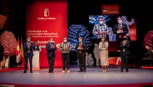 Emotivo homenaje a la comunidad educativa “La educación ha vencido al virus en las aulas”