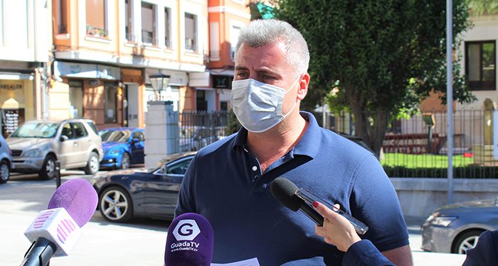 Esteban critica “el nuevo mazazo” de Sánchez y Page al sector de la imagen personal tras votar en contra de la baja del IVA del 21% al 10%