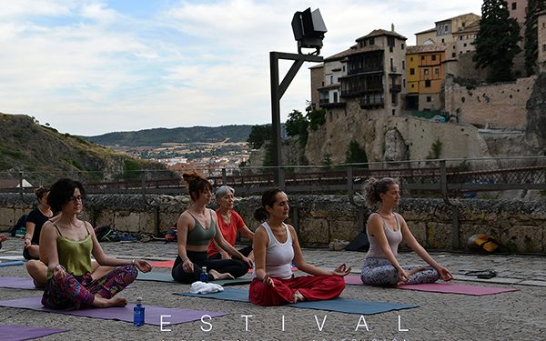 Estival Cuenca vuelve a disfrutar del yoga en un espacio único