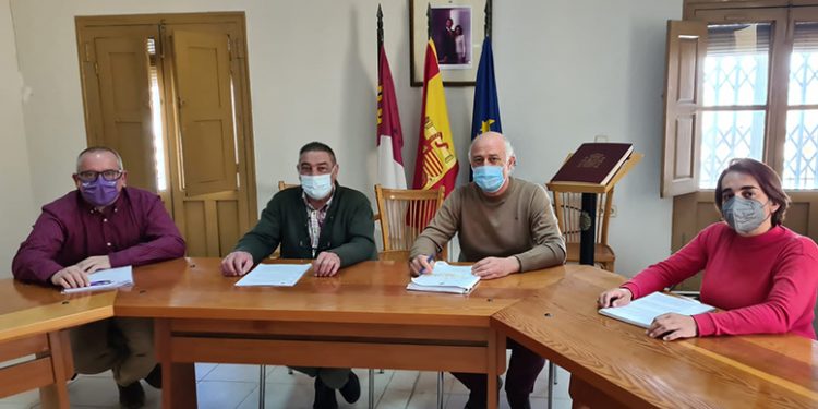 Firmado el nuevo convenio colectivo del personal laboral del Ayuntamiento de Villalba de la Sierra