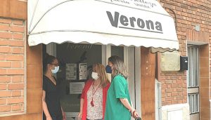 Guarinos defiende la rebaja de impuestos y las ayudas europeas contra la precariedad que arrastra el sector de la estética y la peluquería