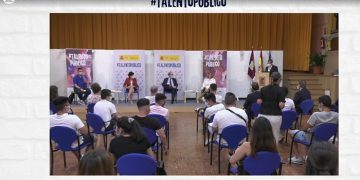 Iceta hace un llamamiento desde el IES Pedro Mercedes a los jóvenes preparados y con vocación de servicio público