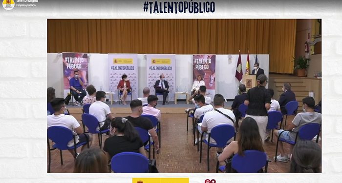 Iceta hace un llamamiento desde el IES Pedro Mercedes a los jóvenes preparados y con vocación de servicio público