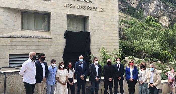 José Luis Perales “reinaugura” emocionado el Teatro Auditorio de Cuenca que ya lleva su nombre