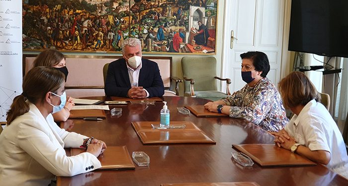 La Diputación de Guadalajara firma tres convenios con Cruz Roja y Cáritas Diocesana