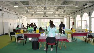 La Gerencia del Área Integrada de Cuenca habilita dos teléfonos para que la población entre 40 y 49 años de la capital solicite cita para vacunarse