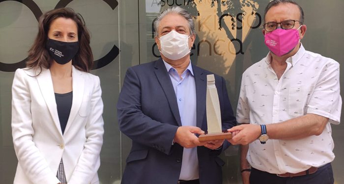 La Hermandad de Donantes de Sangre de Cuenca distingue a la Asociación de Párkinson