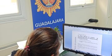 La Policía Nacional distribuirá a los ciudadanos de Guadalajara trípticos con consejos para evitar robos en viviendas