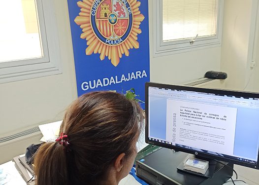 La Policía Nacional distribuirá a los ciudadanos de Guadalajara trípticos con consejos para evitar robos en viviendas 1 La Policía Nacional distribuirá a los ciudadanos de Guadalajara trípticos con consejos para evitar robos en viviendas