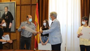 La UAH reconoce a Lucía Pérez García, del IES Arcipreste de Hita de Azuqueca de Henares, por su excelente nota en la EvAU