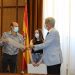 La UAH reconoce a Lucía Pérez García, del IES Arcipreste de Hita de Azuqueca de Henares, por su excelente nota en la EvAU 3 La UAH reconoce a Lucía Pérez García, del IES Arcipreste de Hita de Azuqueca de Henares, por su excelente nota en la EvAU