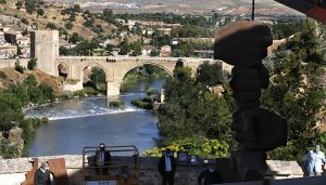 Las Cortes de Castilla-La Mancha homenajean con un monumento a las personas fallecidas por Covid-19 y al personal de los servicios esenciales
