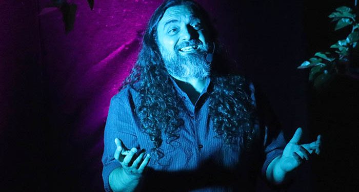 Lleno en los jardines de la Biblioteca de Cabanillas para la primera sesión de «Los Cuentos Golfos del Verano» 1 Lleno en los jardines de la Biblioteca de Cabanillas para la primera sesión de «Los Cuentos Golfos del Verano»