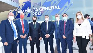 Los empresarios dan por amortizada la línea de tren convencional y piden convertirla en un corredor verde, más AVANT y servicio a demanda