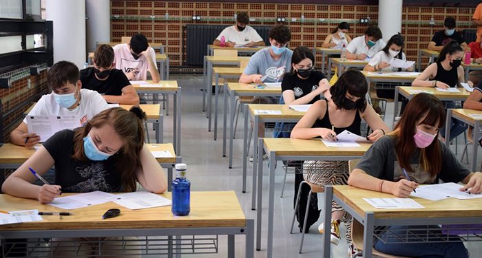 Más de 1300 estudiantes inician la EvAU extraordinaria en la Universidad de Castilla-La Mancha 1 Más de 1300 estudiantes inician la EvAU extraordinaria en la Universidad de Castilla-La Mancha
