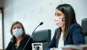 Nace ‘Estantería dorada’ para acercar la lectura y el entretenimiento a las personas mayores